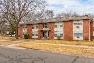 Building Photo - 14 Revere Dr