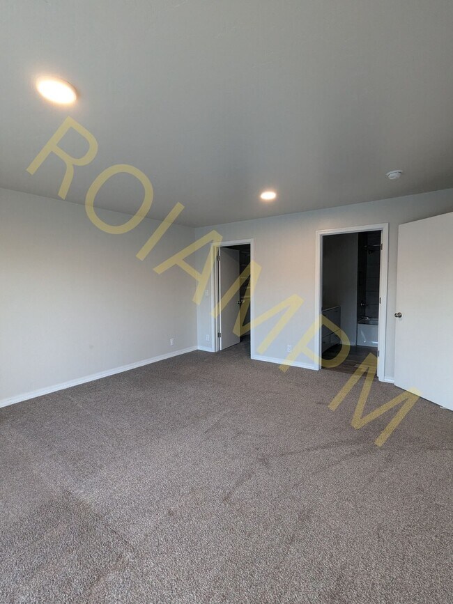 Building Photo - 824 Craven Ave