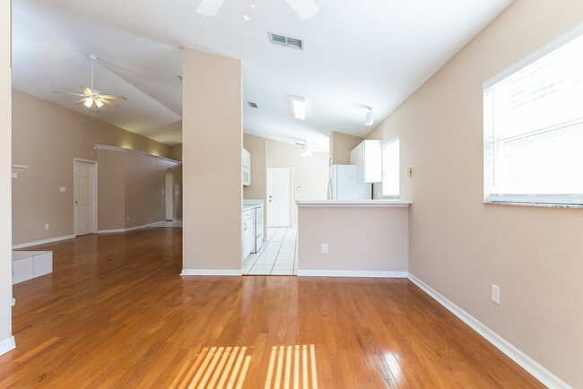 Foto del edificio - 10129 Dean Point Pl