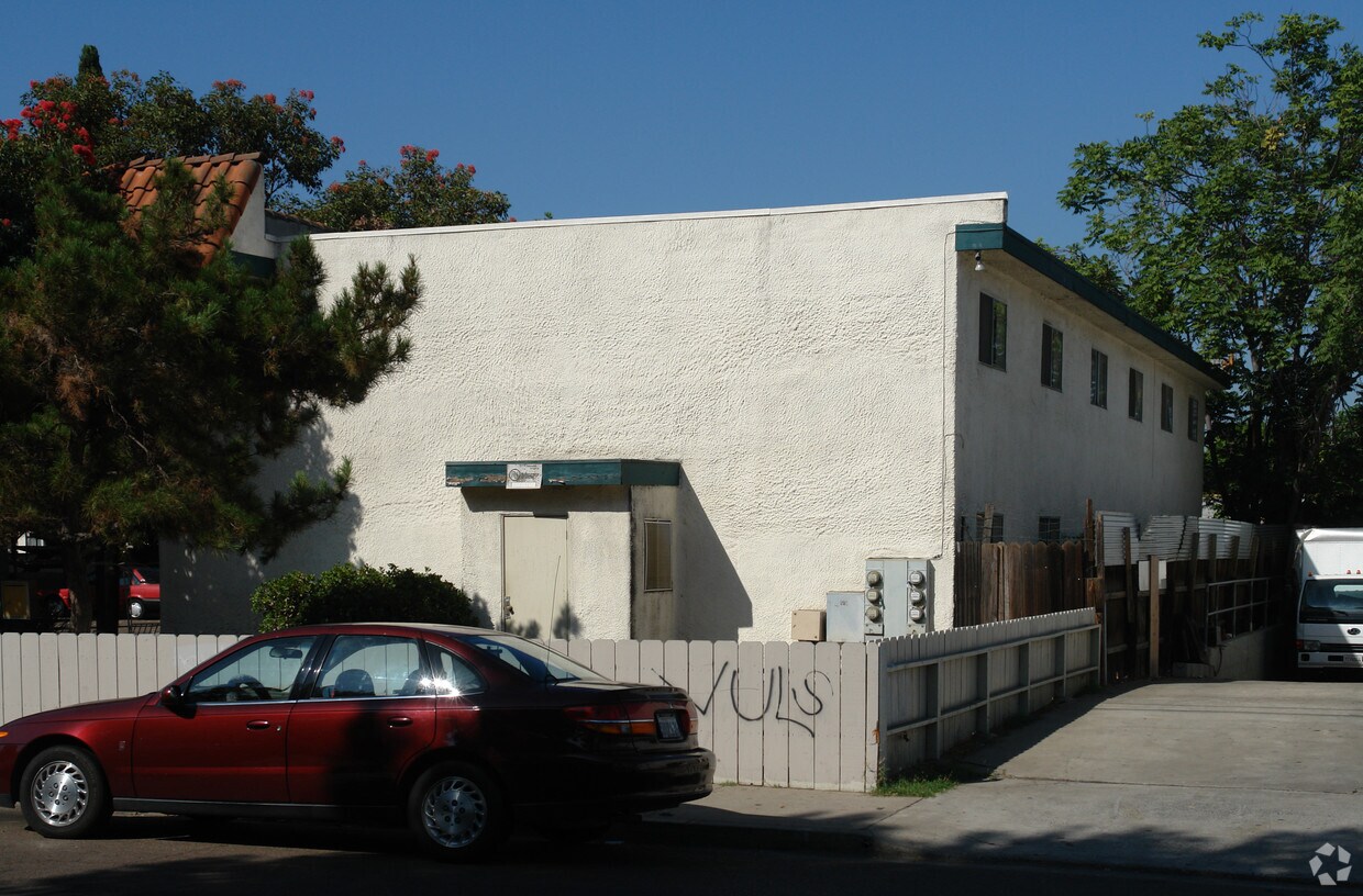 Primary Photo - 122 S Anza St