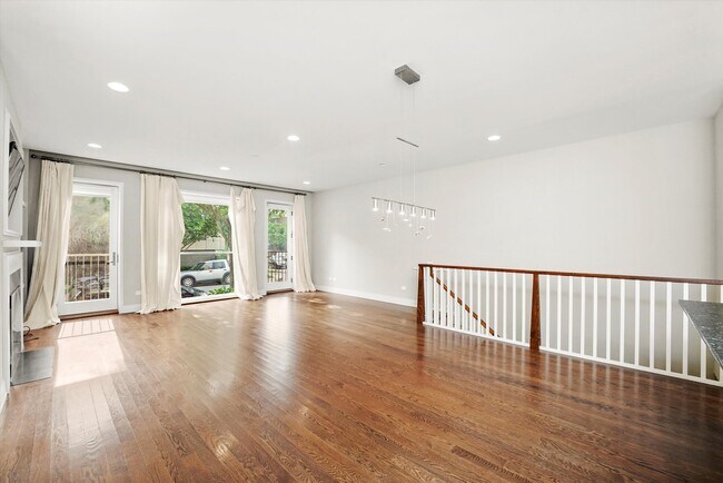 Foto del edificio - 2755 N Lakewood Ave
