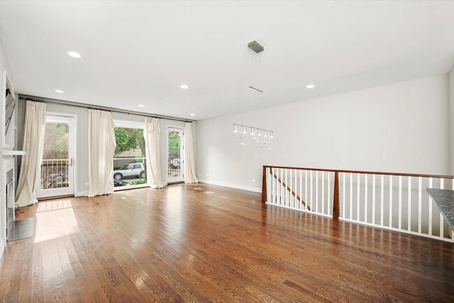 Building Photo - 2755 N Lakewood Ave