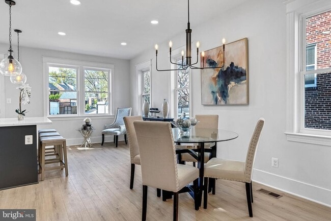 Building Photo - 113 Madison St NW