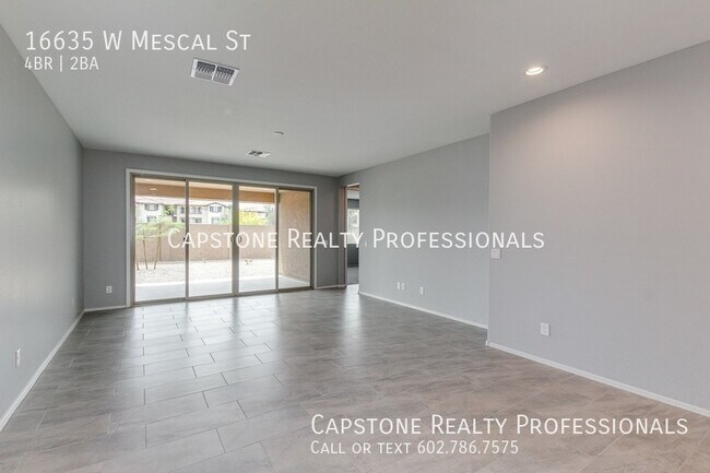 Foto del edificio - GORGEOUS 4 Bedroom 2 Bath home In Sycamore...