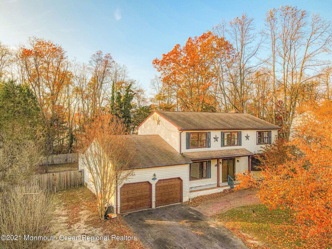 Primary Photo - 16 Spicy Pond Rd