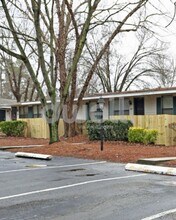 Building Photo - 808 Forest Ridge Pl