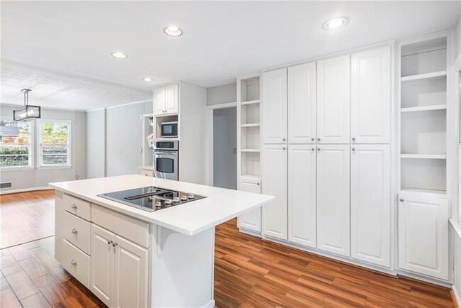 Foto del edificio - 5334 Harris Cir