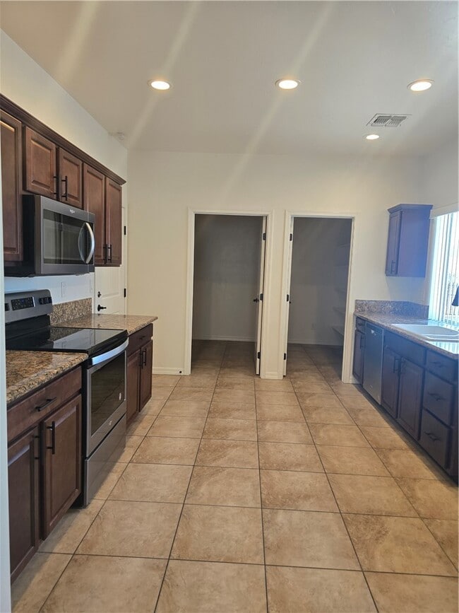 Building Photo - 417 Chablis Ct