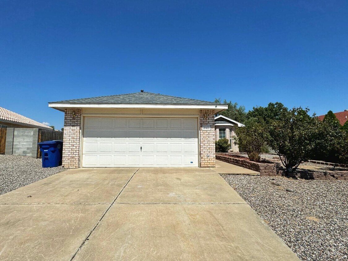 Primary Photo - 10411 San Gregorio Dr NW