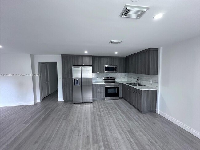 Foto del edificio - 15720 NW 44th Ct