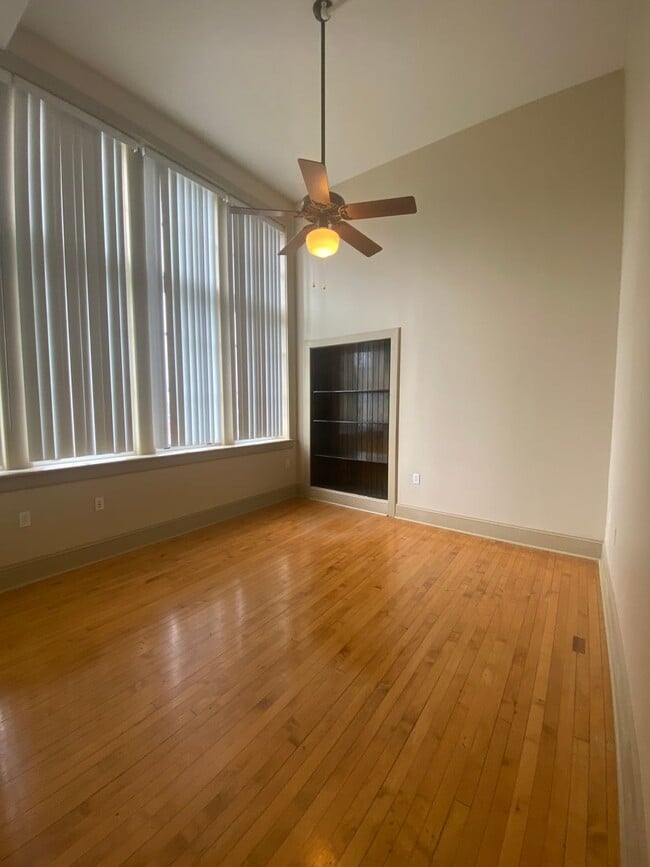 Foto del edificio - Updated 1 Bed Apt with washer and dryer in...