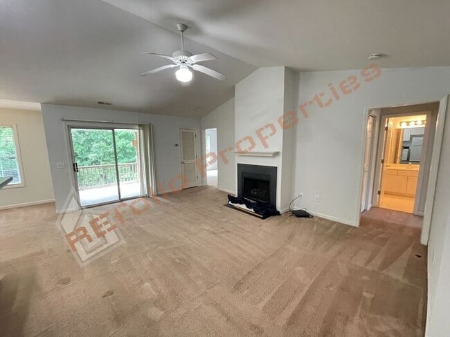 Building Photo - Great Location! 2nd FL Condo w/2 Bedroom, ...