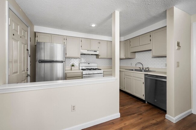 Building Photo - 50 Brookside Dr