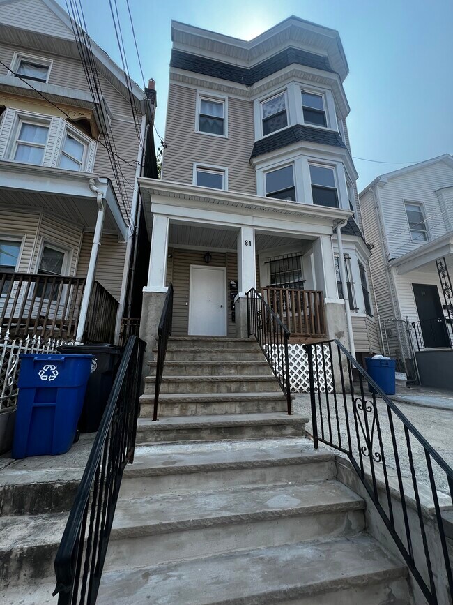 Building Photo - 81 2nd St