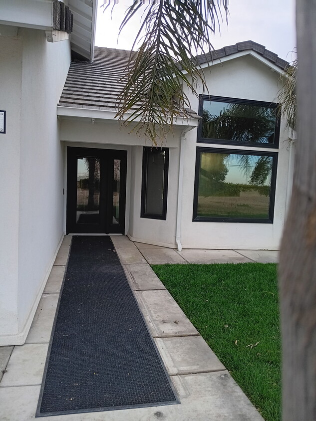Foto principal - 29881 S Chrisman Rd