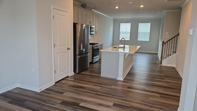 Building Photo - 652 Gimari Dr