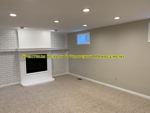 Foto del edificio - FEB RENT FREE! 3 bd Basement Apt in Pl Grove!