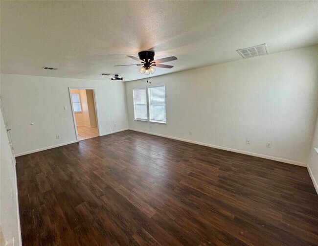 Foto del edificio - 710 Honeysuckle Dr