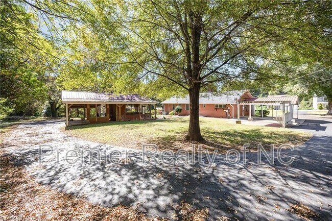 Foto del edificio - 412 S Main St