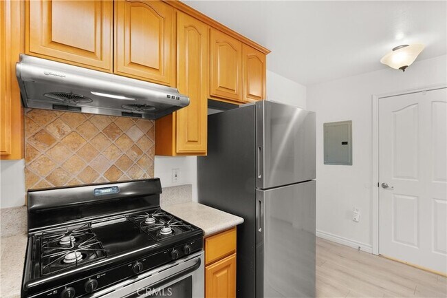 Foto del edificio - 17888 Alburtis Ave