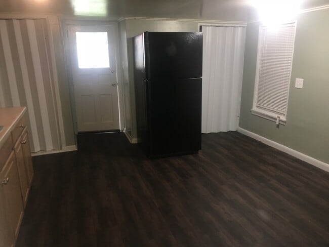 Building Photo - COMING SOON- Two Bedroom Home in Downtown ...