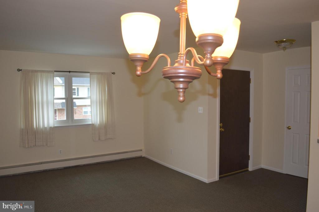 Primary Photo - 143 Meadowbrook Ln