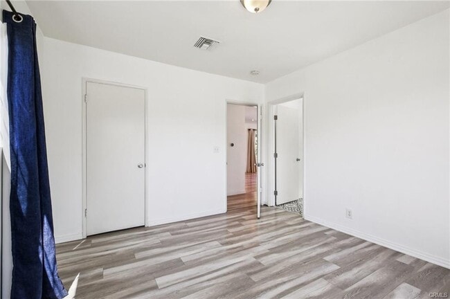 Foto del edificio - 16001 Tuba St