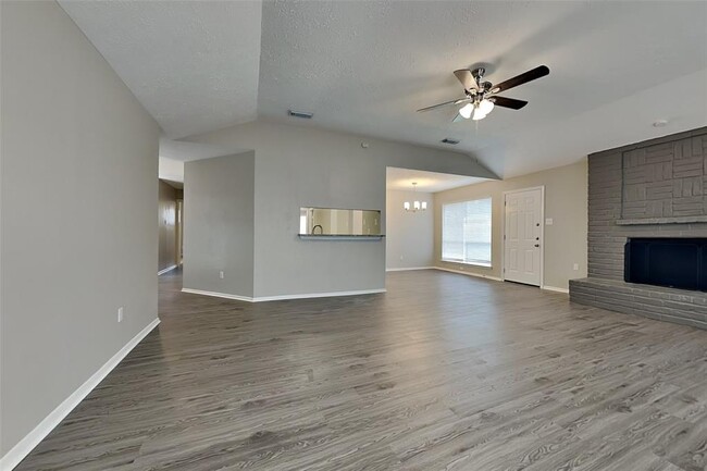 Foto del edificio - 7414 Skylight Ln
