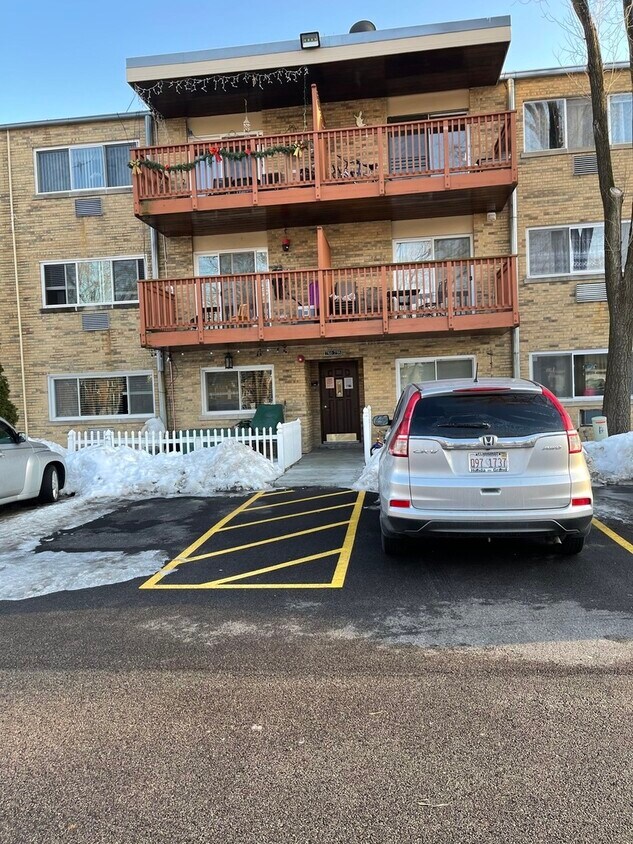 Primary Photo - 702 Dempster St