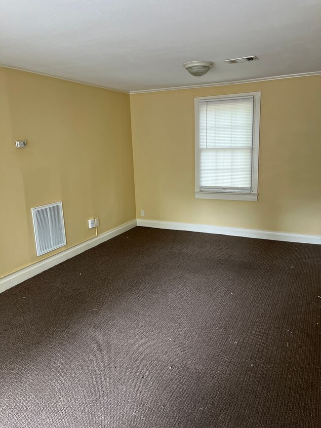 Foto del edificio - 2 Bed, 1 Bath Apartment