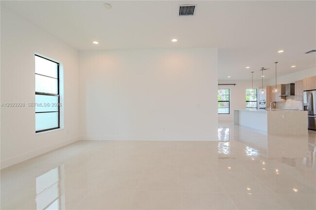 Foto del edificio - 1427 SW 23rd St