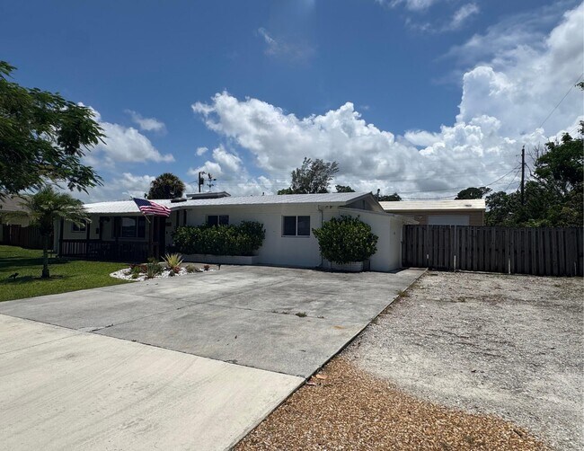 Foto del edificio - 5702 SE Laguna Ave