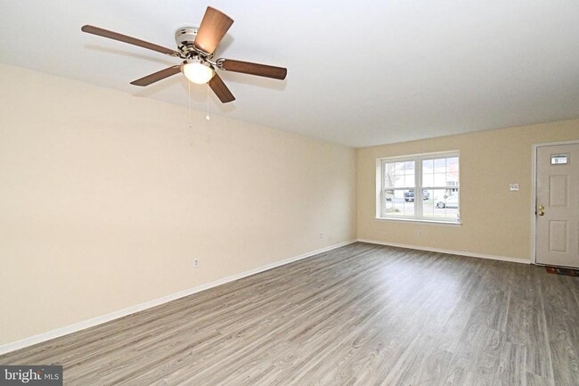 Building Photo - 592 Wrensong Rd