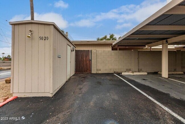 Foto del edificio - Furnished Optional 3 bed 2 bath Townhome
