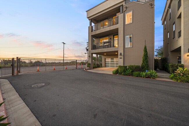 Foto del edificio - 1068 Hampton Dr