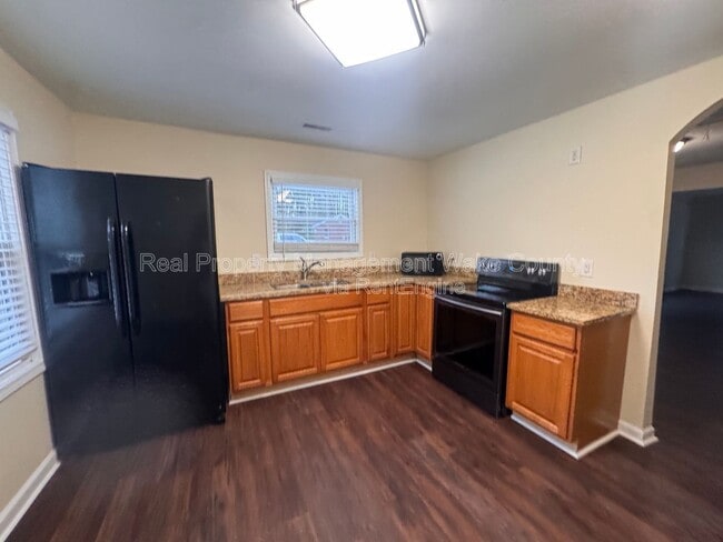 Foto del edificio - 1505 Axum Rd