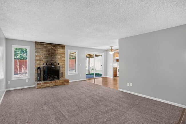 Building Photo - 3 Bedroom Ranch
