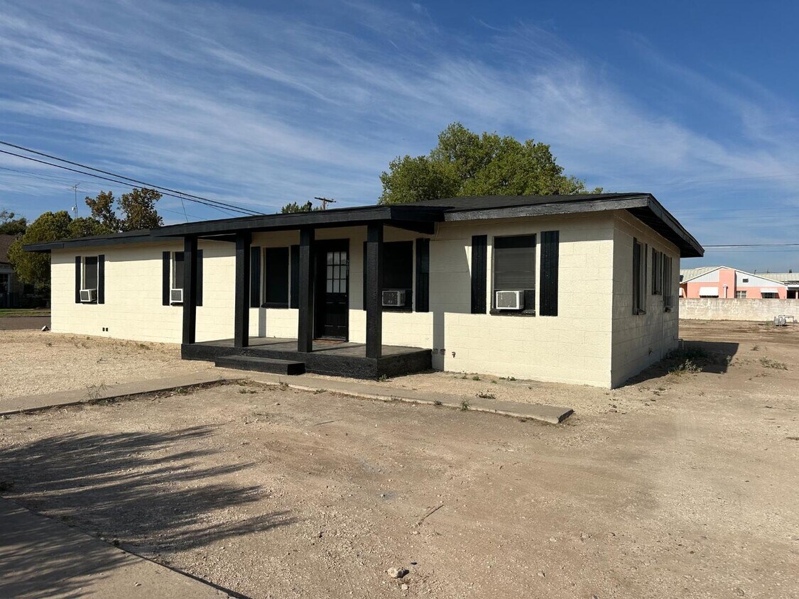 Foto del edificio - 203 N Colpitts Blvd