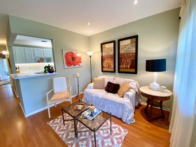 Building Photo - 110 Spring Lake Ct