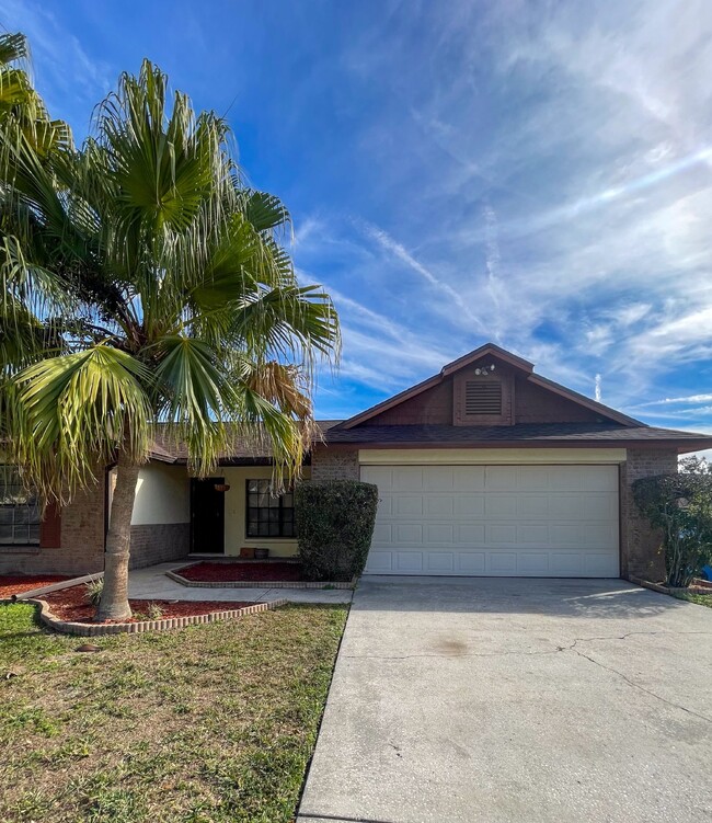 Building Photo - charming 3-bedroom, 2-bathroom pool home i...