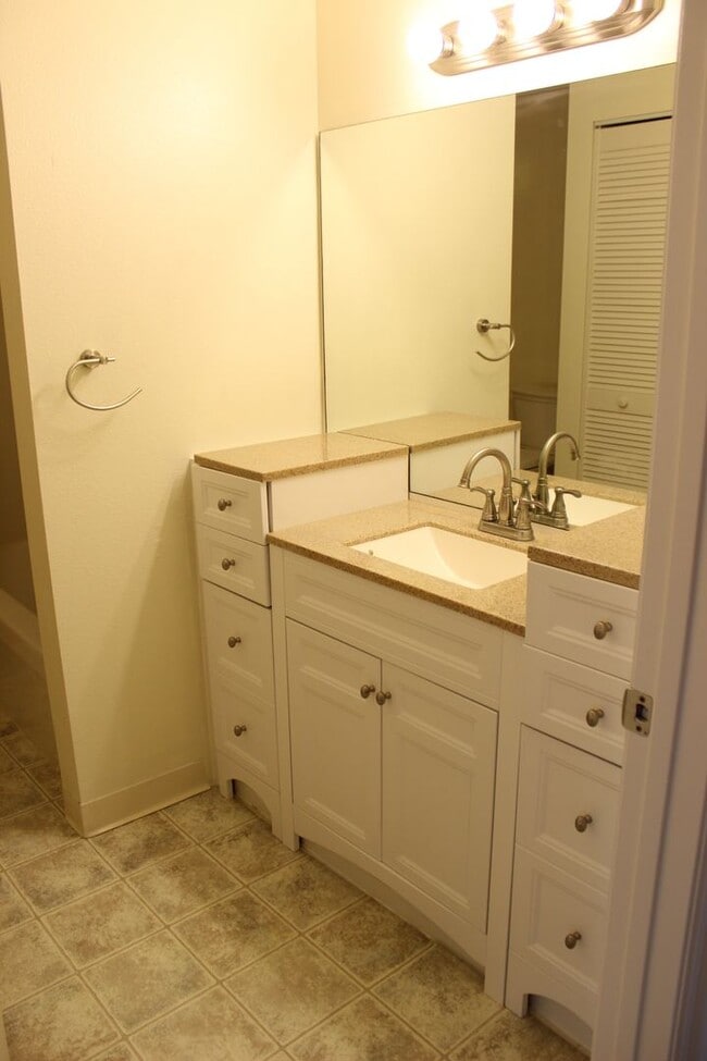 Photo - 2 bedroom/2 bath Condo!