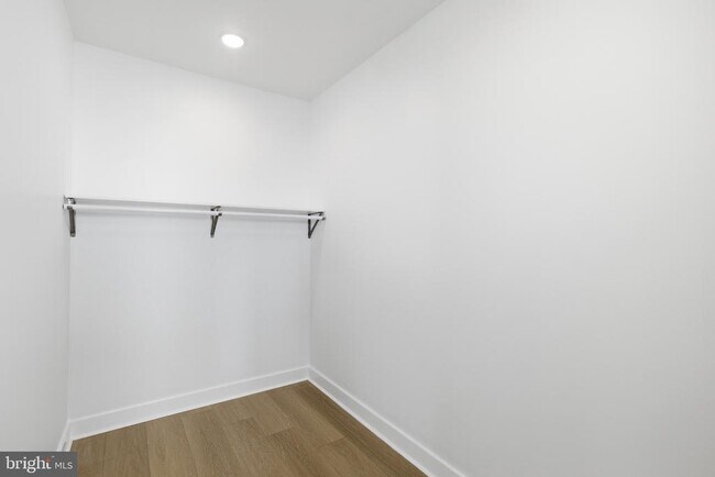 Building Photo - 2310 N Sydenham St