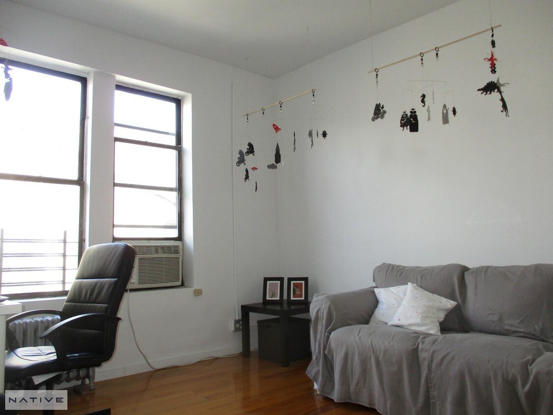 Primary Photo - 205 30th St