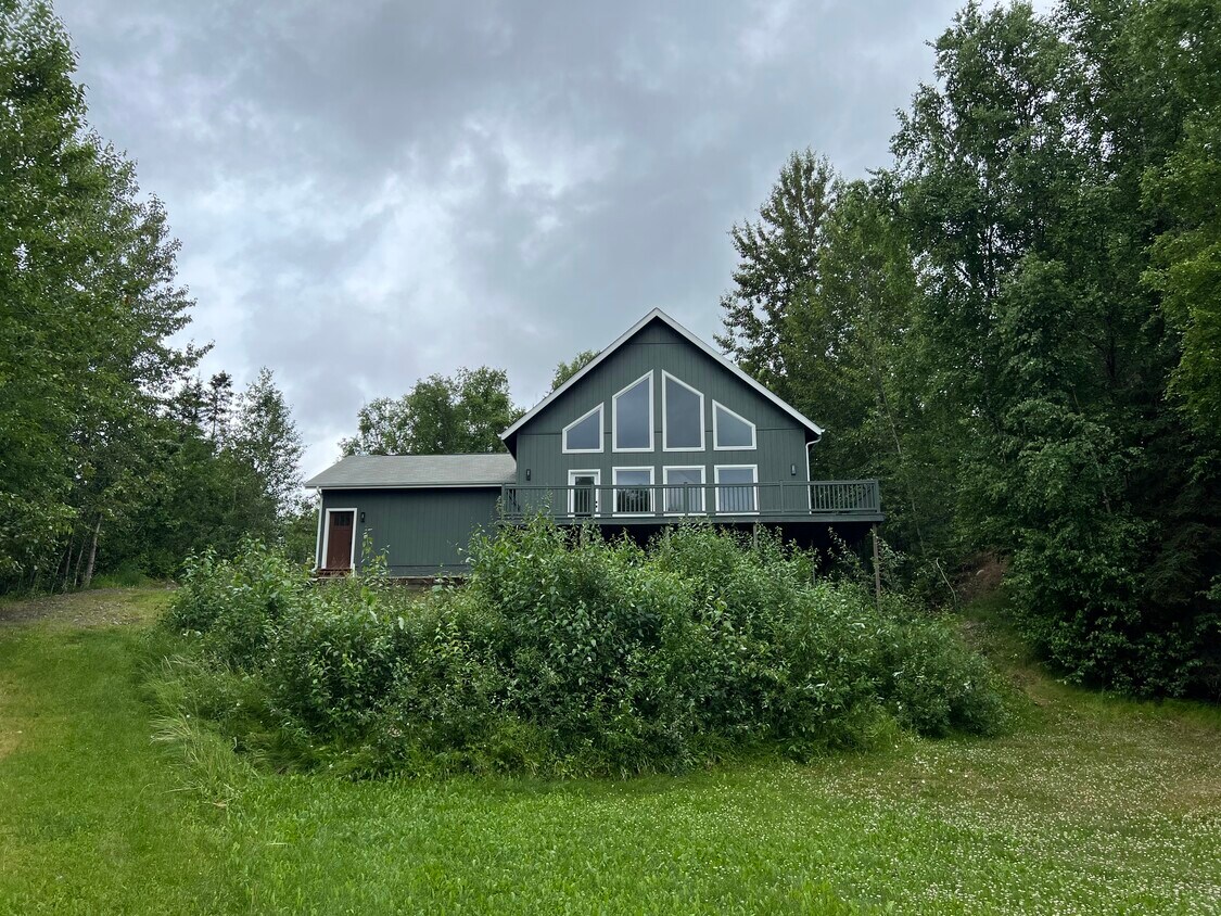 Primary Photo - 3151 N Edgewater Dr