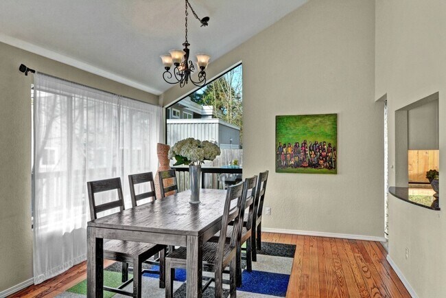 Foto del edificio - 545 Lake Washington Blvd E