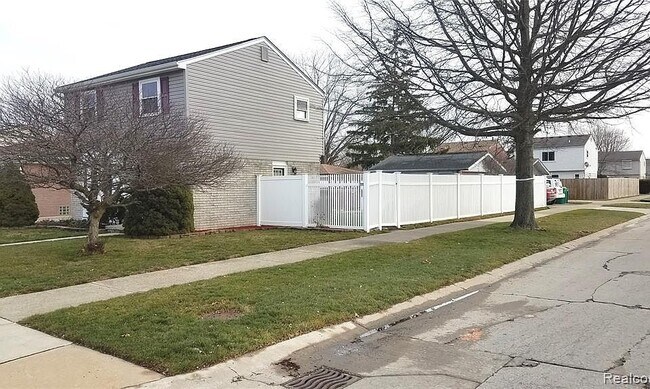 Foto del edificio - 32175 Covington Rd
