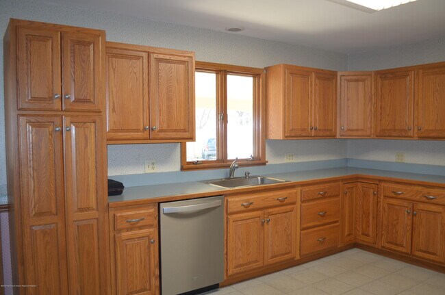 Foto del edificio - 250 Newman Springs Rd