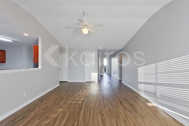 Foto del edificio - 261 Alexander Pointe Dr