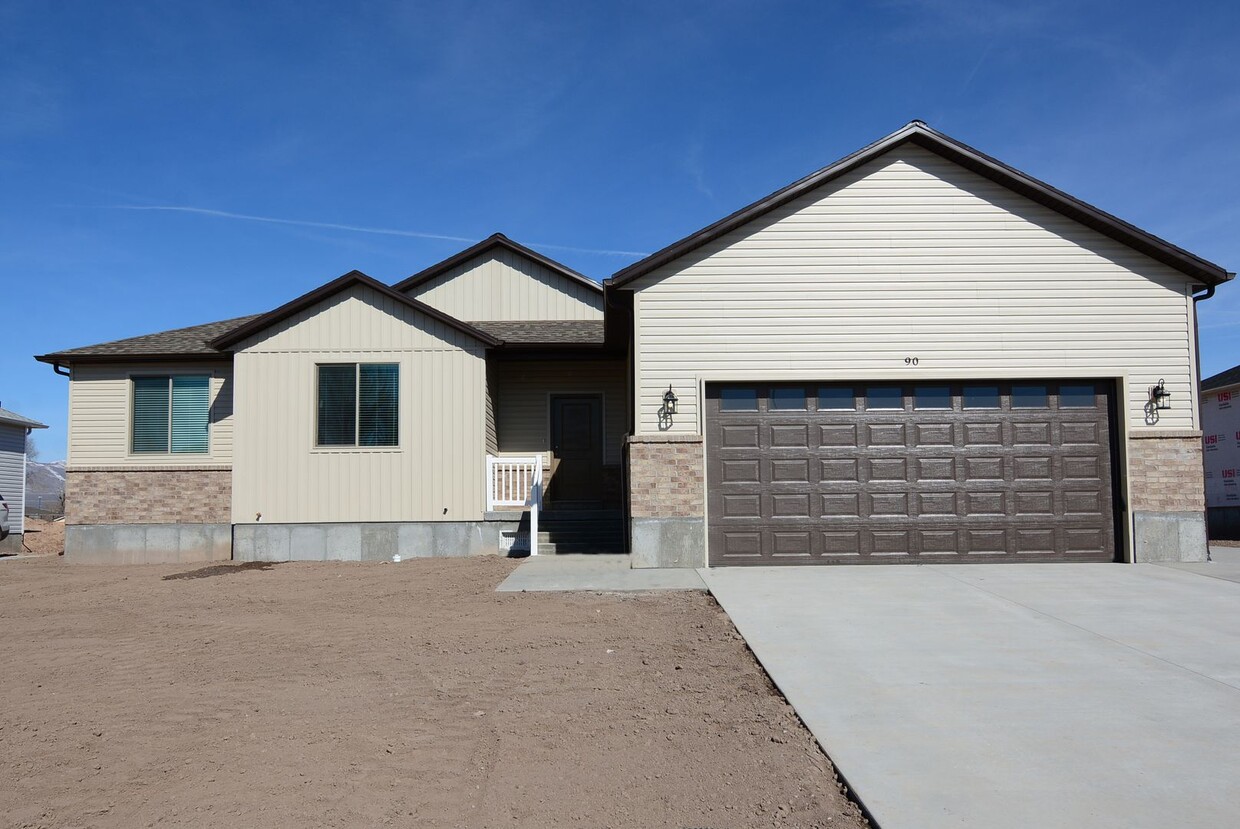 Primary Photo - New Upscale Tremonton Home for Rent