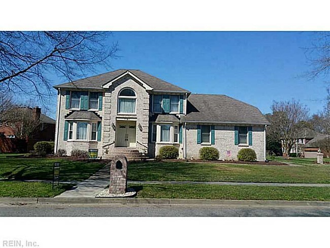 Building Photo - 1121 Fallbrook Bend